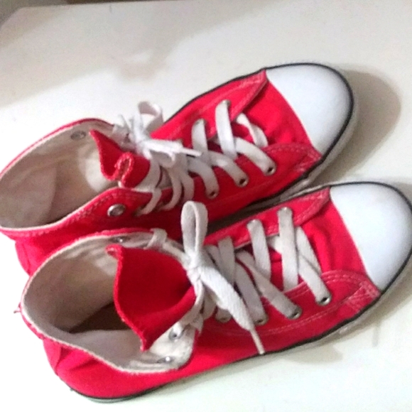 Youth CHUCK TAYLOR CONVERSE HIGH TOPS SIZE 3 NWOT - Picture 3 of 9